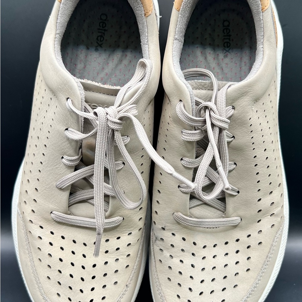 Aetrex - Beige Perforated Sneakers- Laura,‎ Size:8.5 - Picture 7 of 8